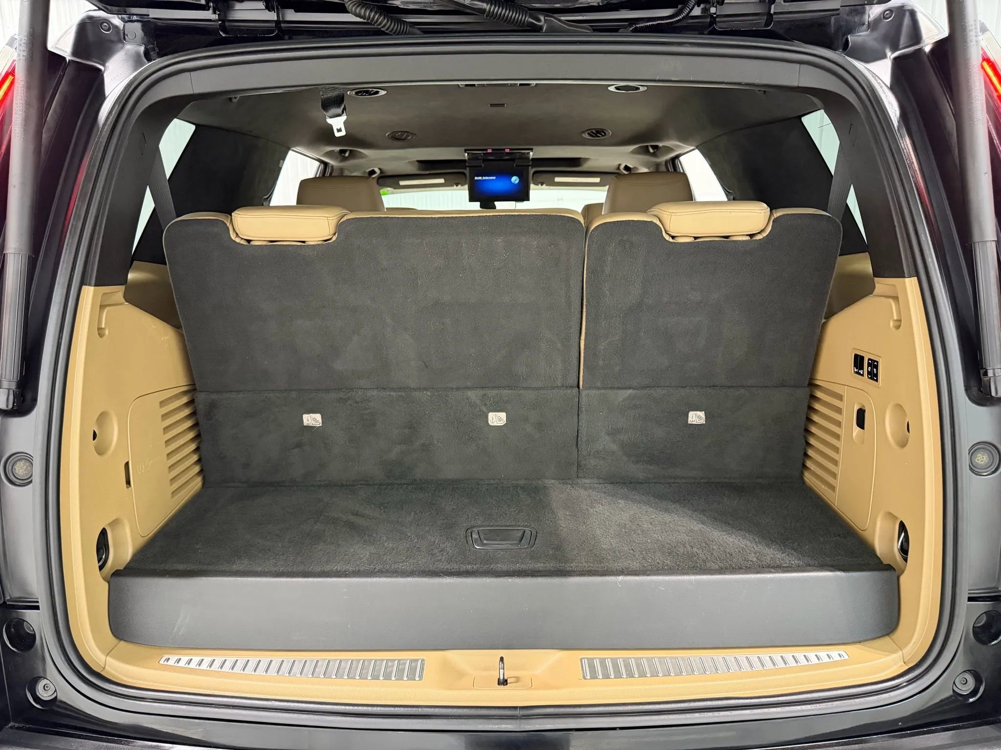 Used 2020 Cadillac Escalade Platinum image 17