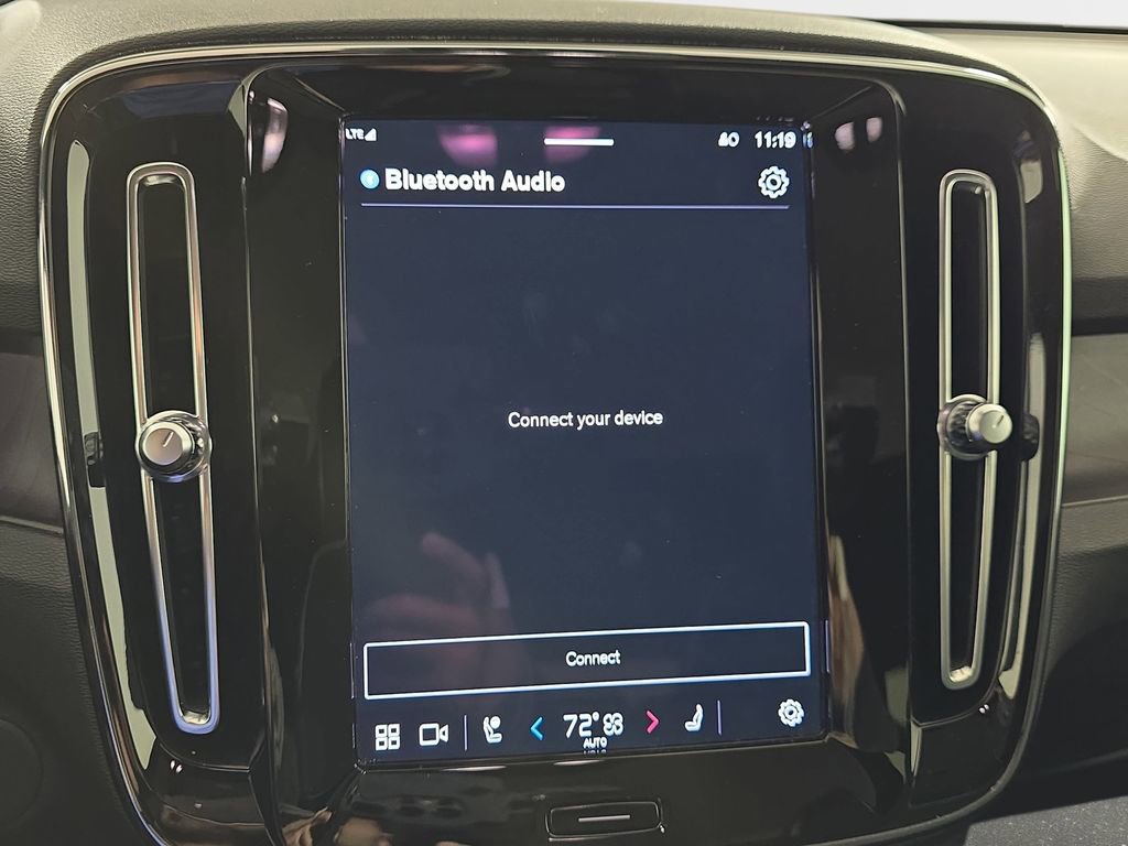 Used 2023 Volvo C40 P8 Recharge Ultimate image 24