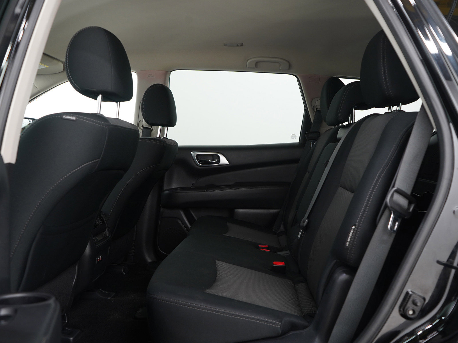 Used 2019 Nissan Pathfinder S image 17