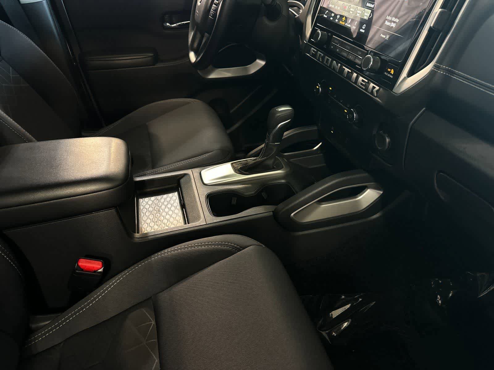Used 2025 Nissan Frontier SV w/ Tow Package RWD image 16