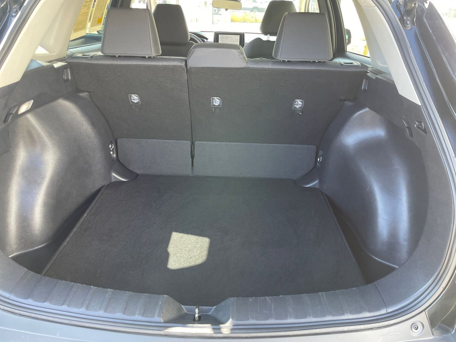 Used 2025 Toyota Corolla Cross LE image 31