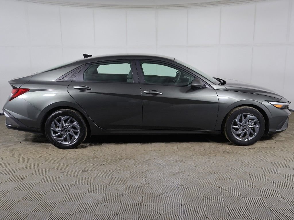 Used 2024 Hyundai Elantra SEL FWD image 13