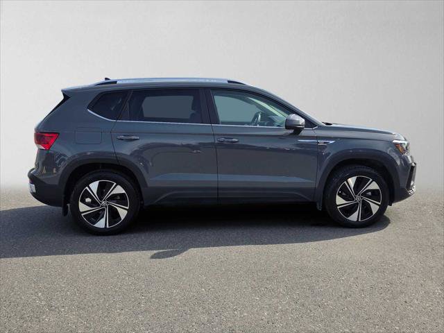Used 2024 Volkswagen Taos SE AWD/4WD image 2