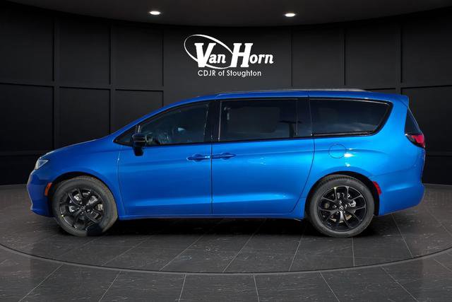 New 2026 Chrysler Pacifica Select w/ S Appearance Package image 11