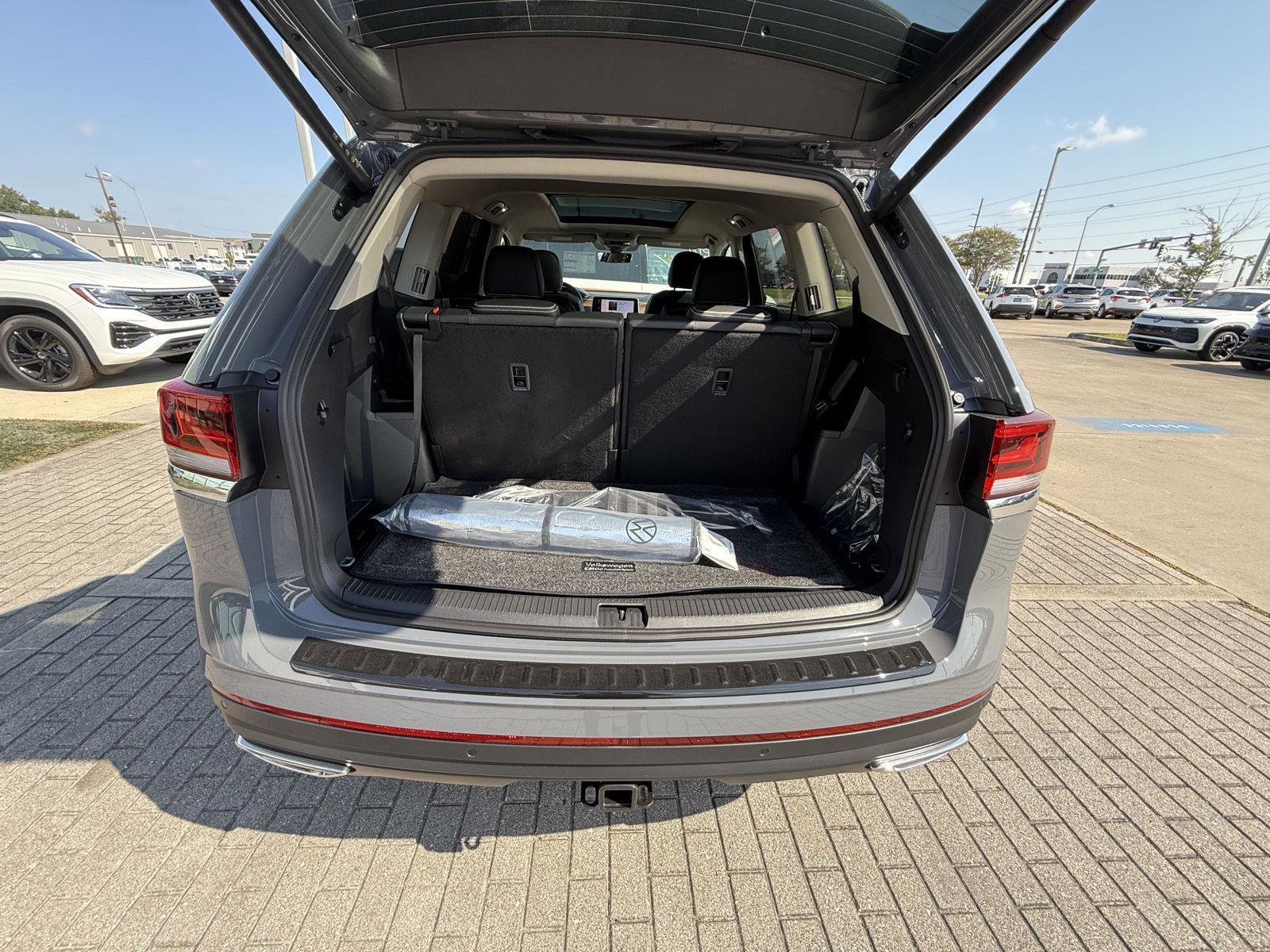 New 2026 Volkswagen Atlas SE image 9