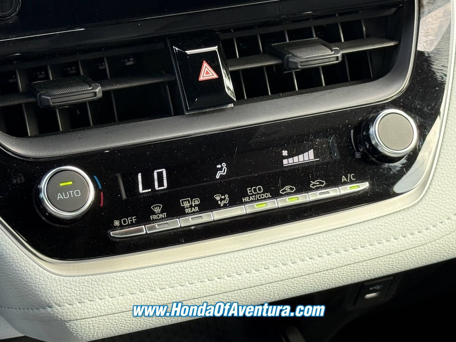 Used 2025 Toyota Corolla SE FWD image 18