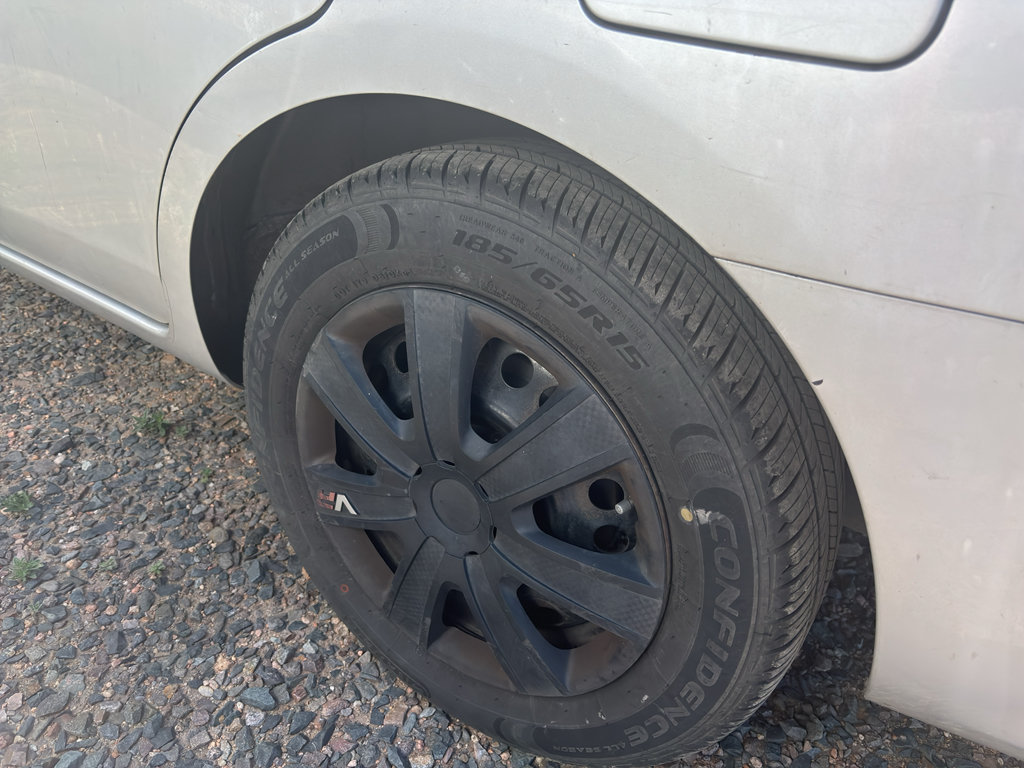 Used 2016 Nissan Versa SV FWD image 6