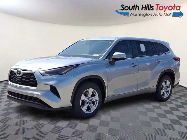 Used 2023 Toyota Highlander L FWD image 3