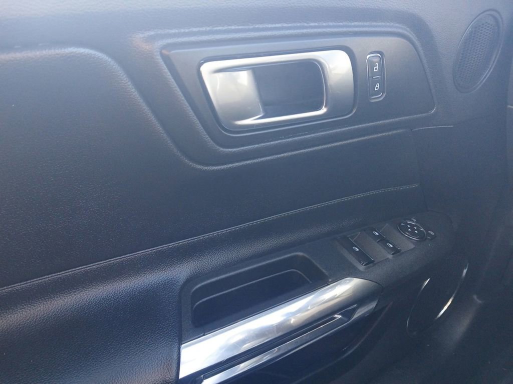 Used 2019 Ford Mustang Premium image 21