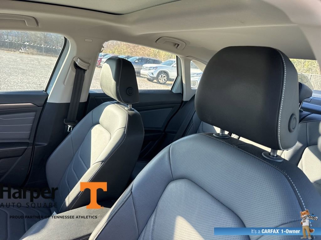 Used 2025 Volkswagen Jetta SEL image 12