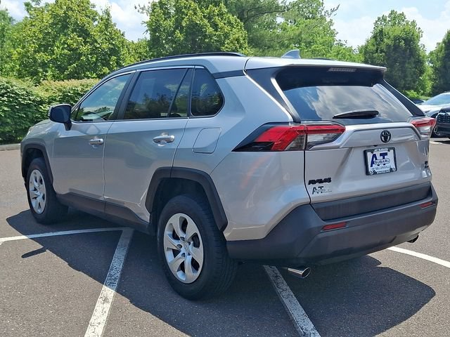 Used 2019 Toyota RAV4 LE w/ Carpet Mat Package AWD/4WD image 4