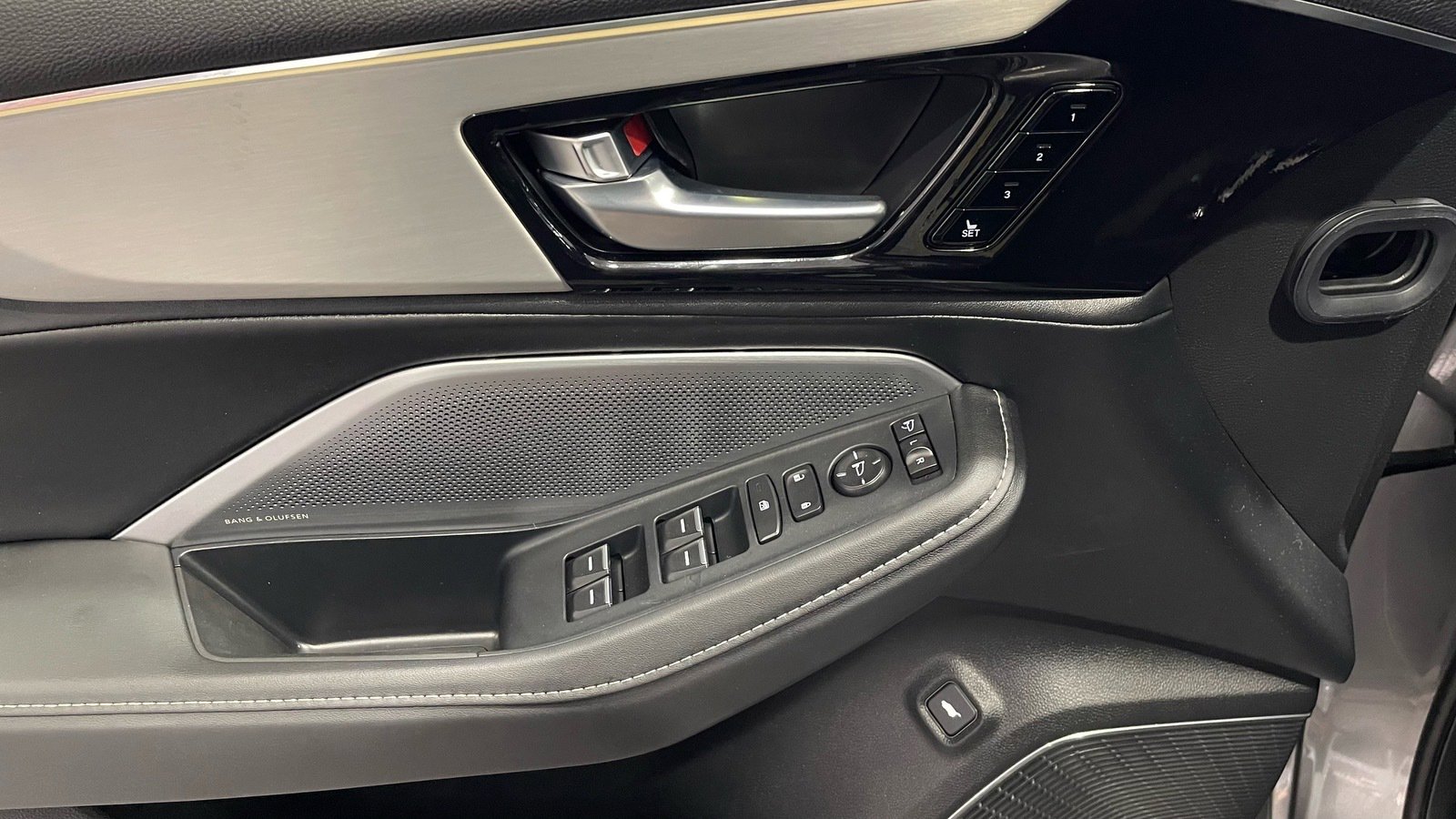 Used 2025 Acura MDX FWD w/ Technology Package image 25