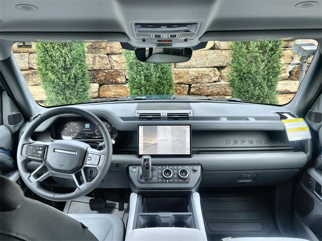 Used 2025 Land Rover Defender 110 S image 12