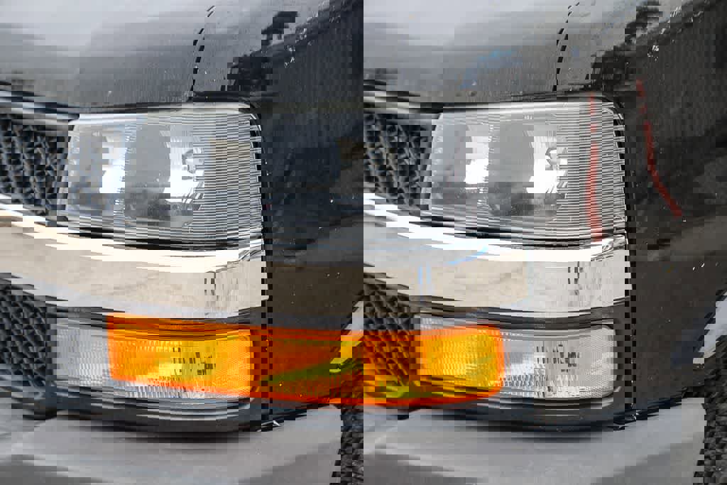 Used 2018 Chevrolet Express 2500 w/ Driver Convenience Package image 7