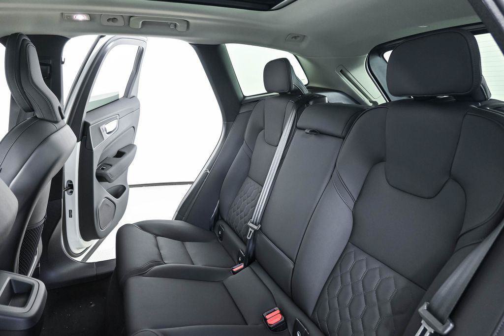 New 2026 Volvo XC60 B5 Plus w/ Protection Package Premier AWD/4WD image 19