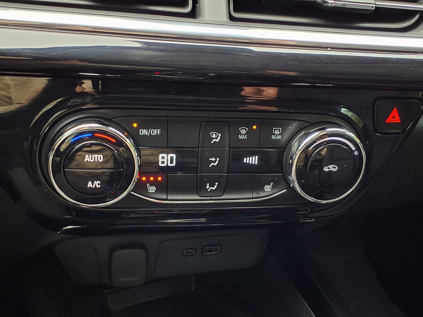 Used 2025 Chevrolet Trax ACTIV w/ Sunroof Package image 19