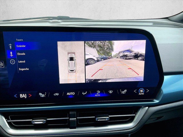 Certified 2024 Chevrolet Equinox EV LT FWD image 23