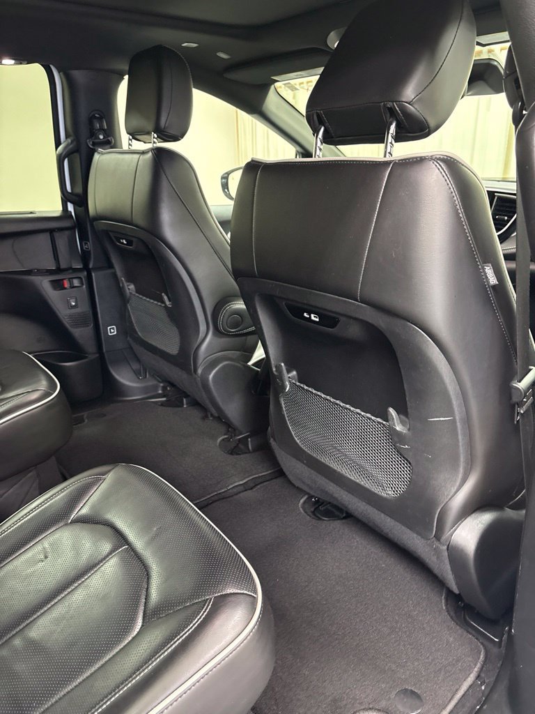 Used 2025 Chrysler Pacifica Limited FWD image 30