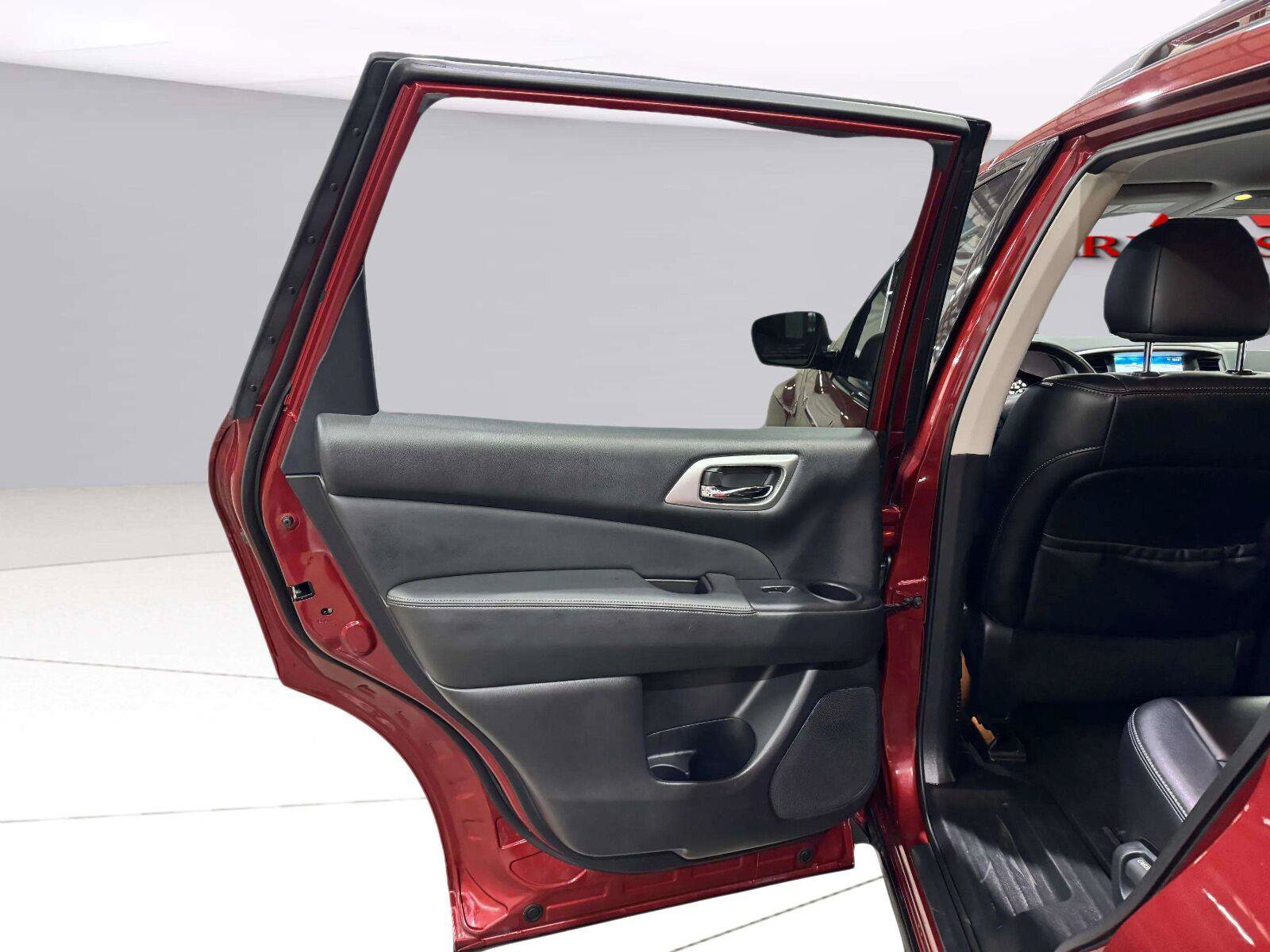 Used 2019 Nissan Pathfinder SL FWD image 36