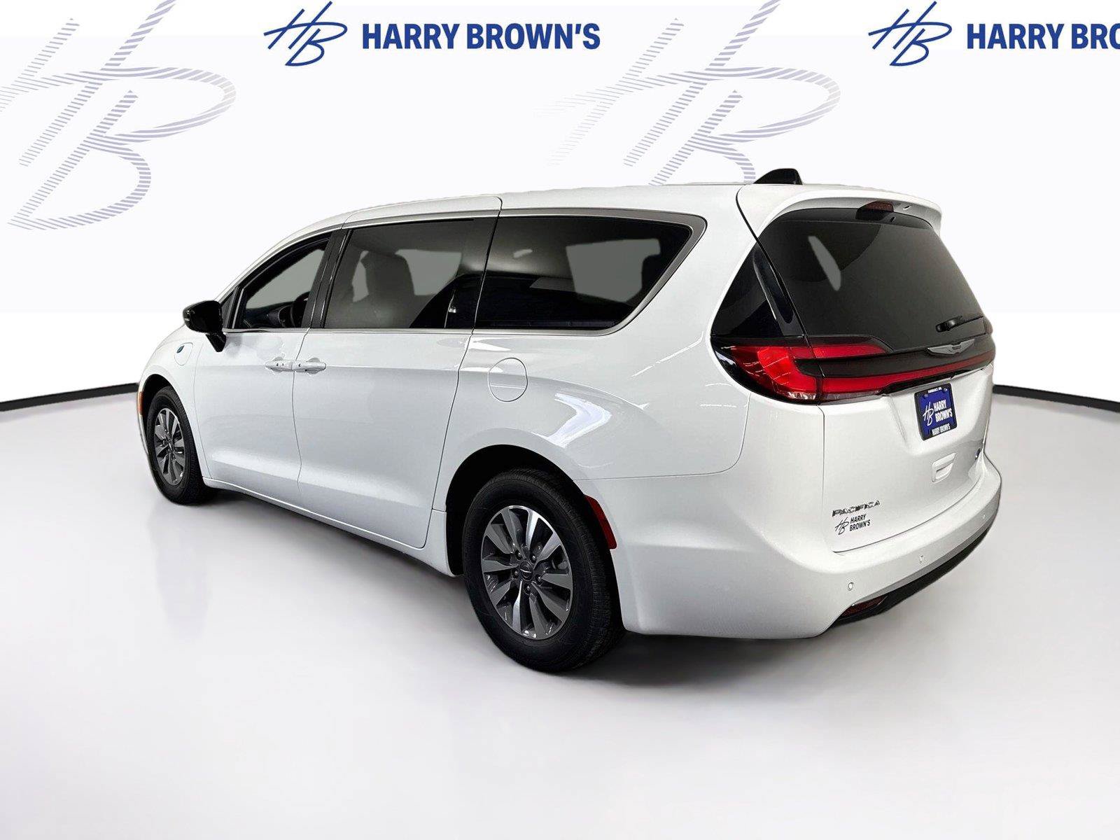 Used 2025 Chrysler Pacifica Select FWD image 29