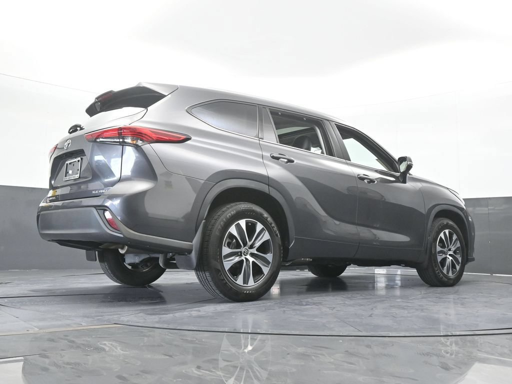 Used 2022 Toyota Highlander XLE AWD/4WD image 60
