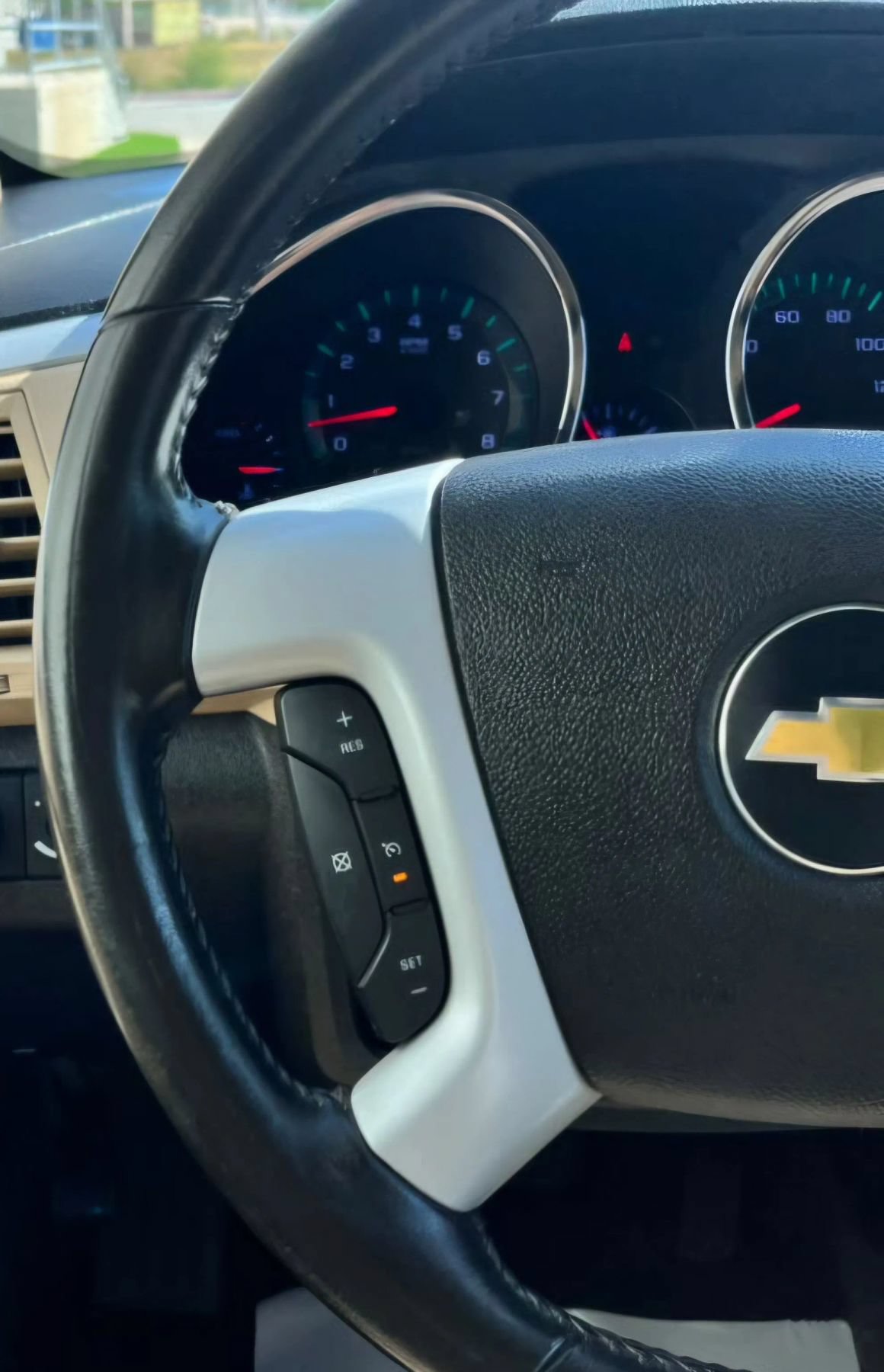 Used 2012 Chevrolet Traverse LTZ FWD image 27