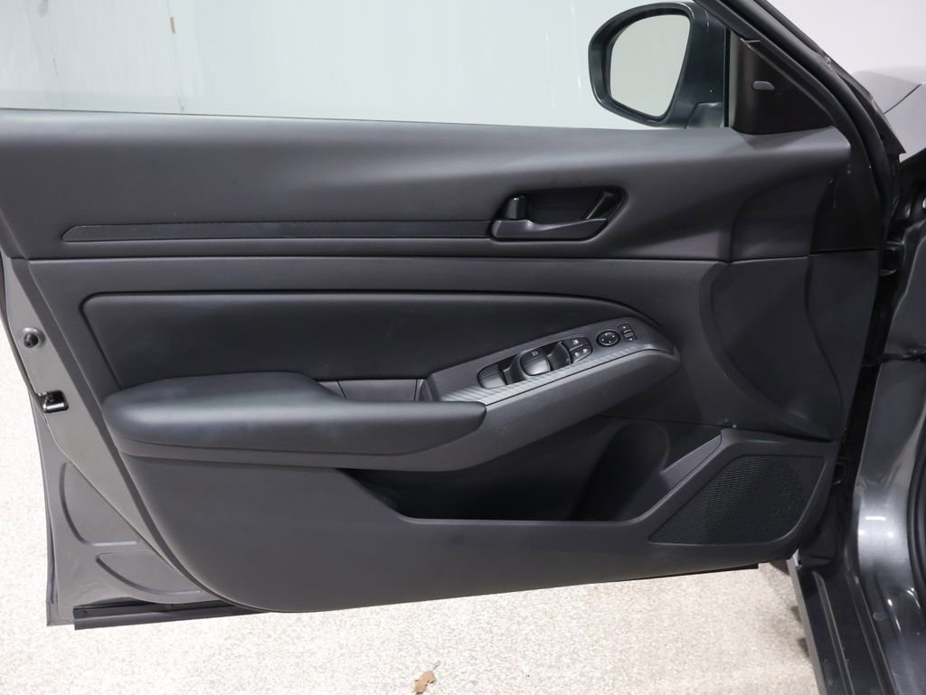 Used 2024 Nissan Altima 2.5 S FWD image 11