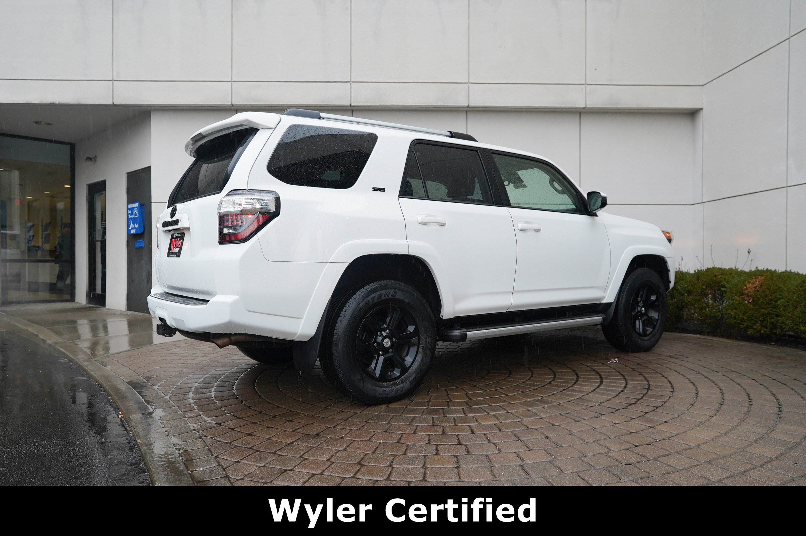 Used 2020 Toyota 4Runner SR5 image 3