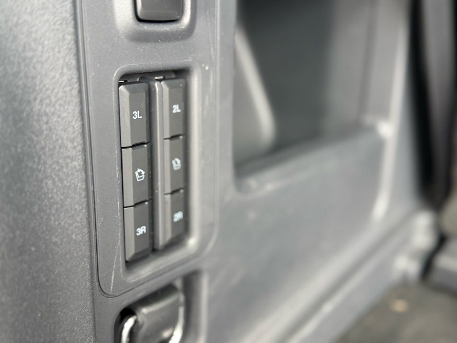 Used 2025 Ford Expedition Active image 35