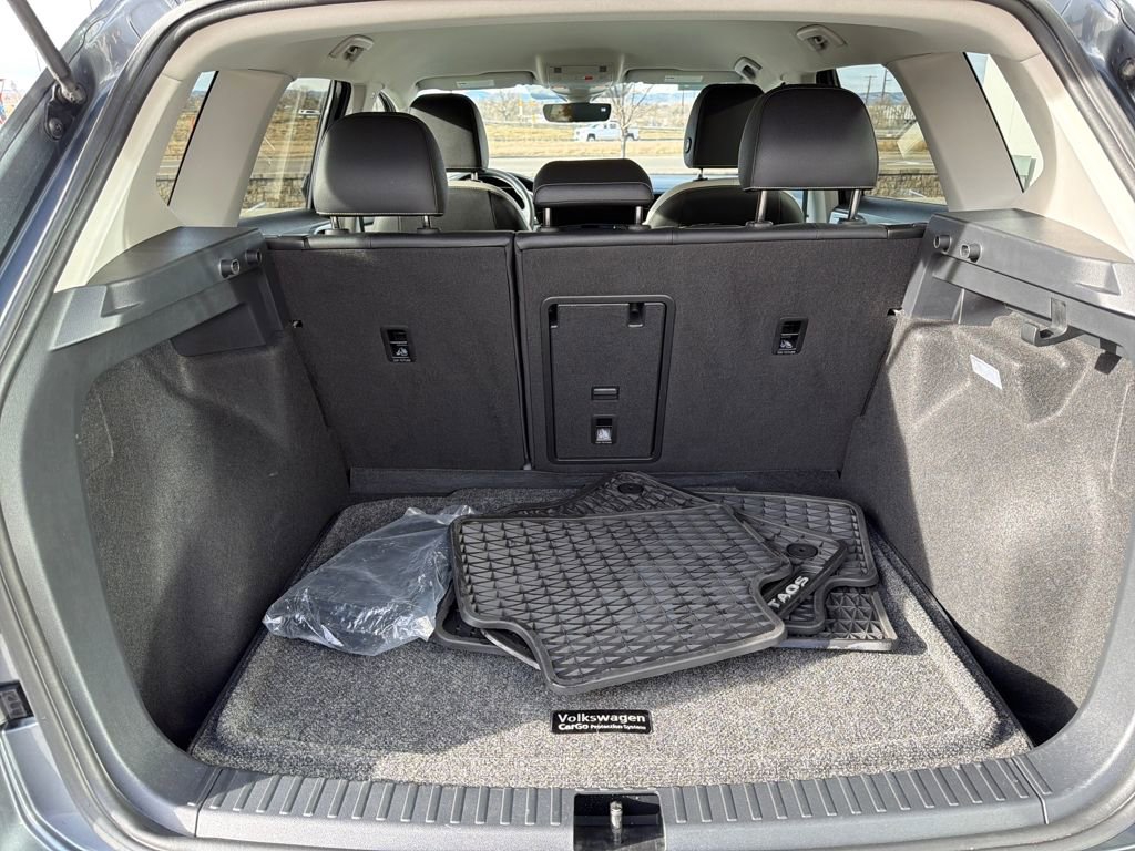 Certified 2025 Volkswagen Taos SE image 24