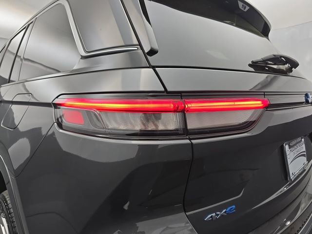 Used 2022 Jeep Grand Cherokee Summit w/ Advanced Protech Group IV AWD/4WD image 18