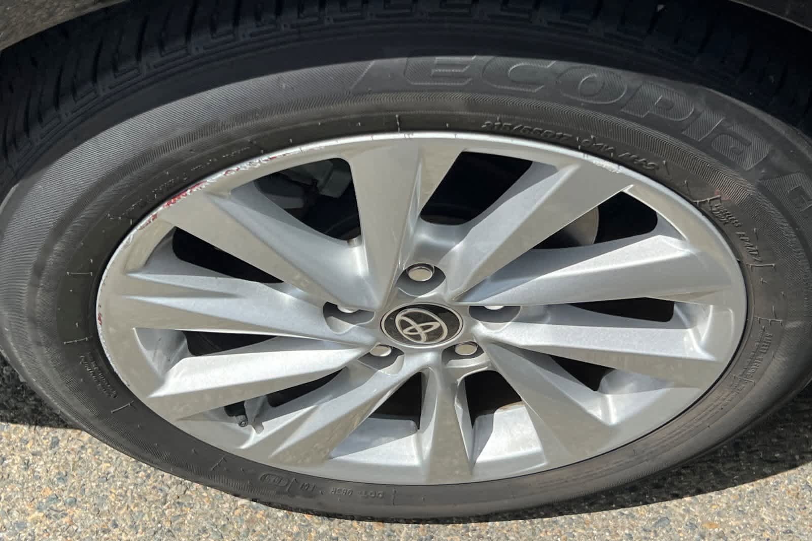Used 2021 Toyota Camry LE w/ Convenience Package FWD image 17