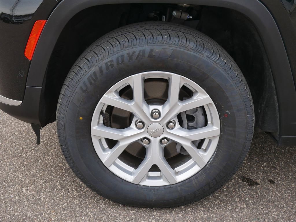 Used 2023 Jeep Grand Cherokee L Limited w/ Luxury Tech Group II image 7