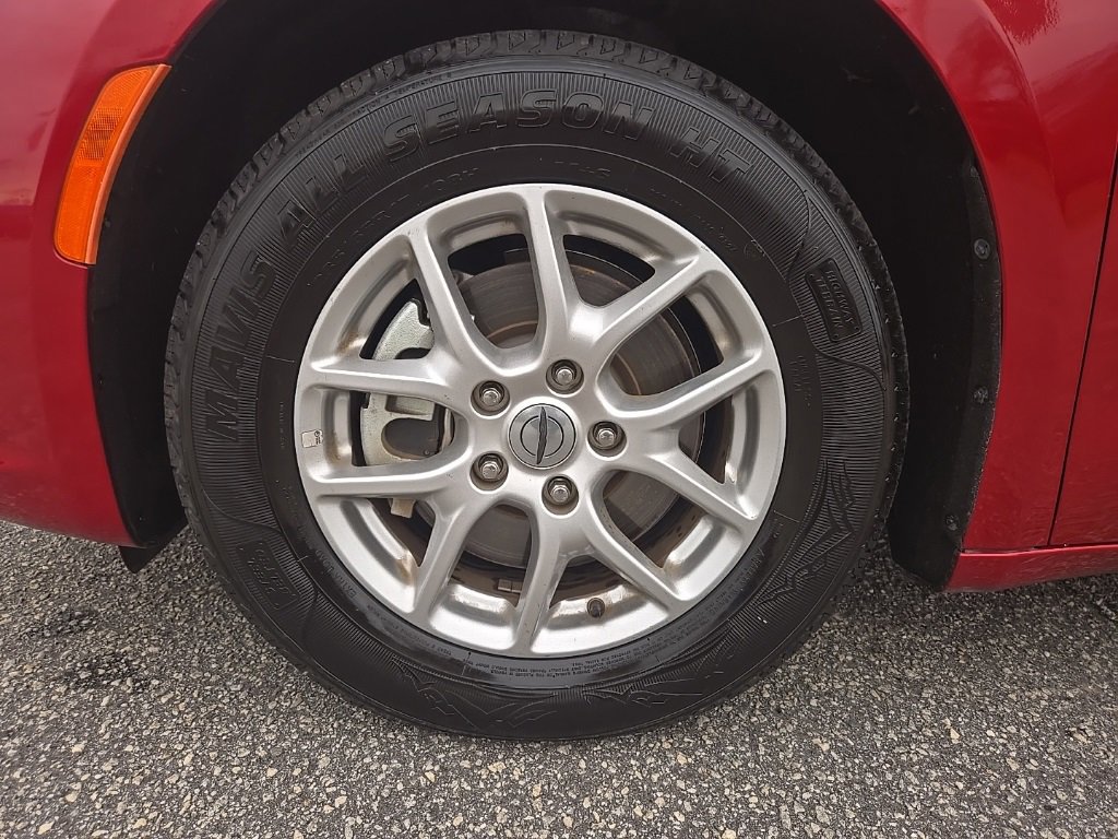 Used 2024 Chrysler Pacifica Touring-L image 9