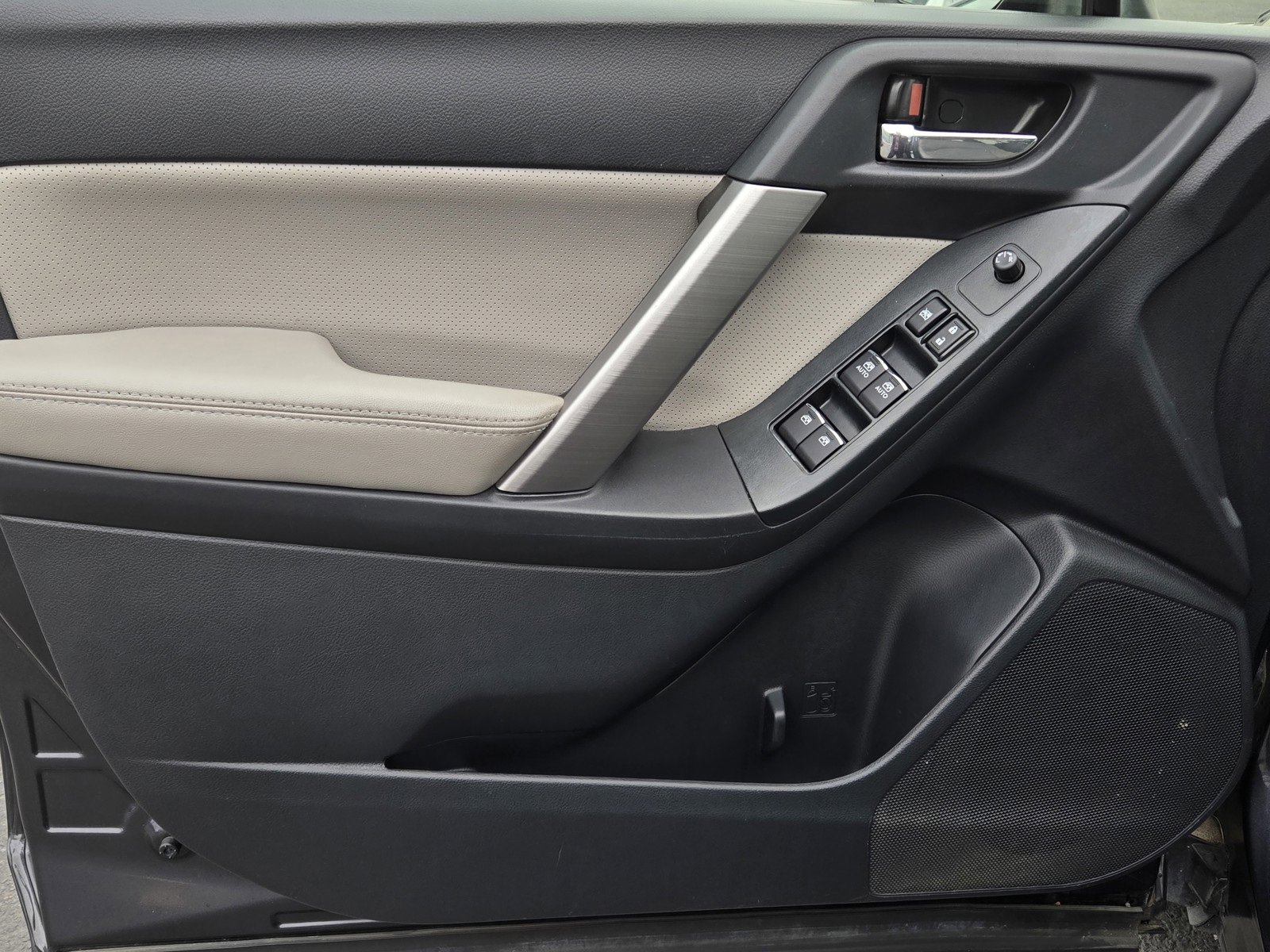 Used 2017 Subaru Forester 2.5i Limited image 9