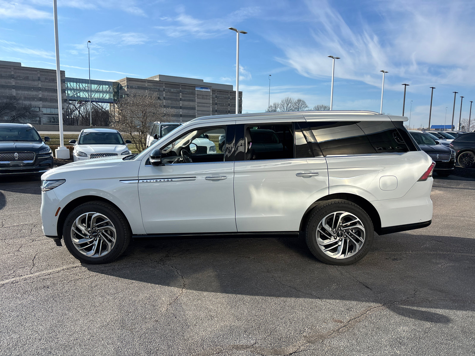 New 2025 Lincoln Navigator Reserve image 4