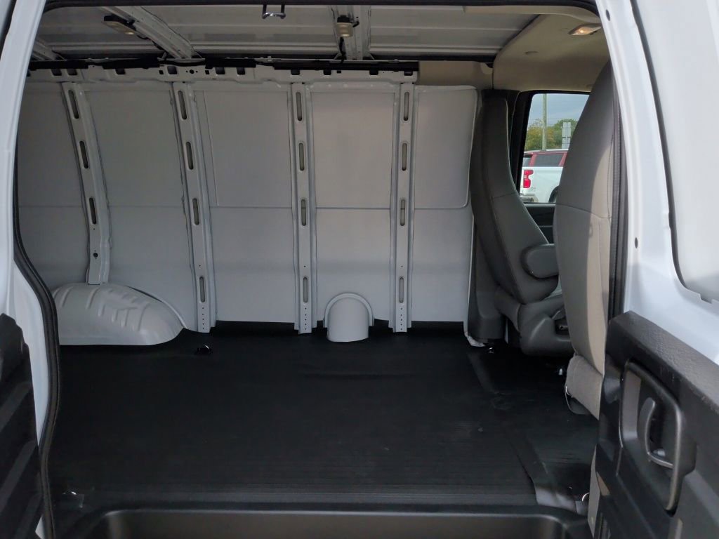 New 2025 Chevrolet Express 2500 w/ Safety Package RWD image 29
