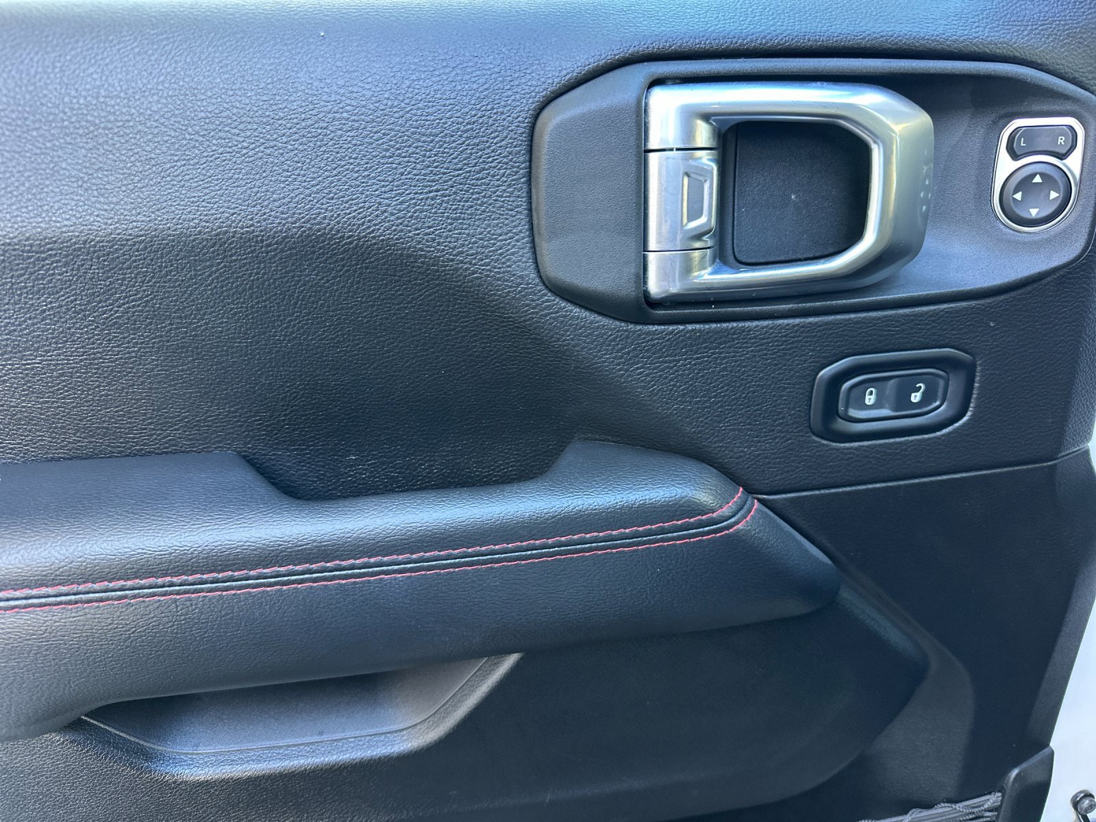 Used 2022 Jeep Gladiator Rubicon image 11