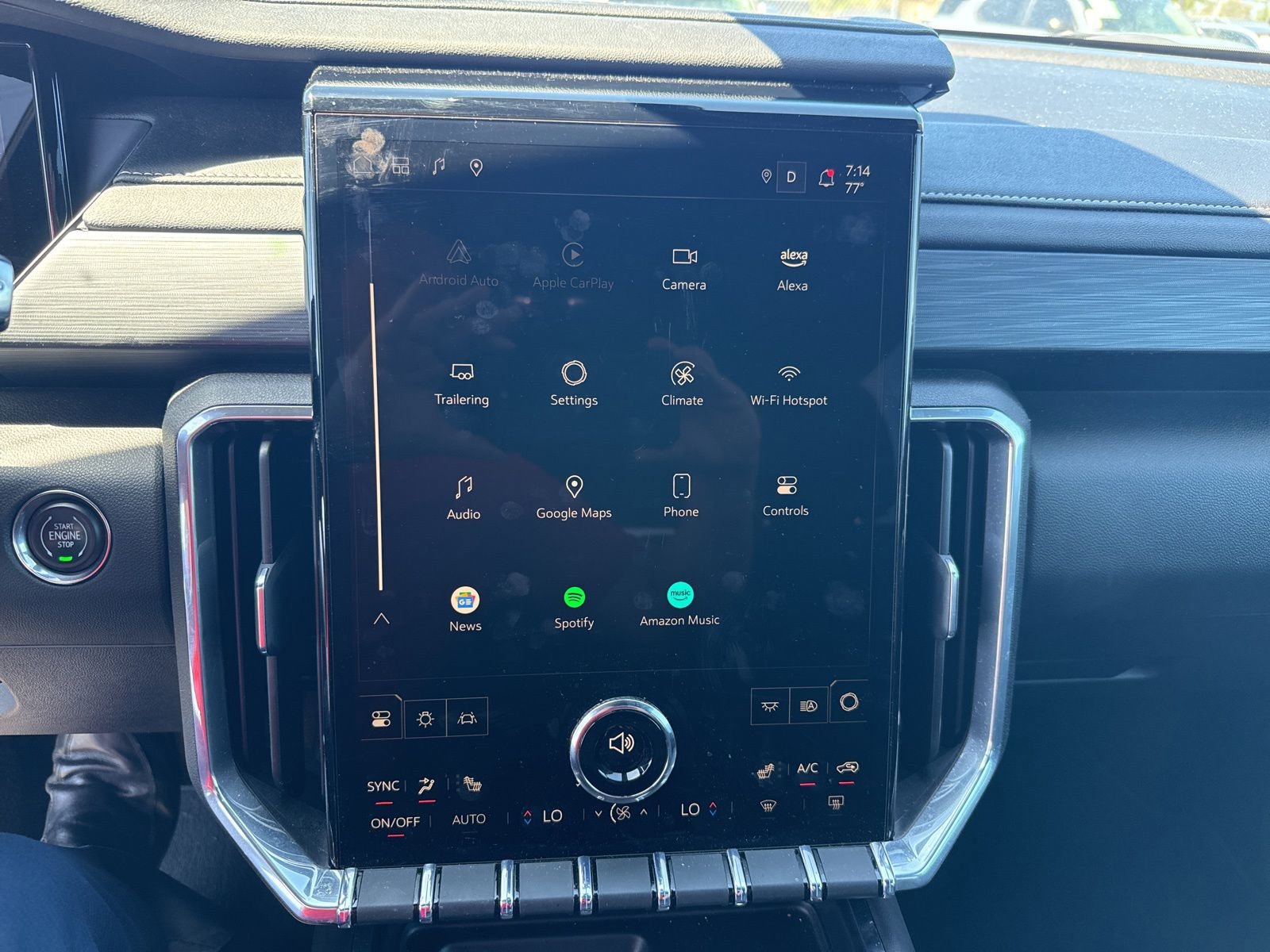 Used 2025 GMC Acadia Elevation image 13