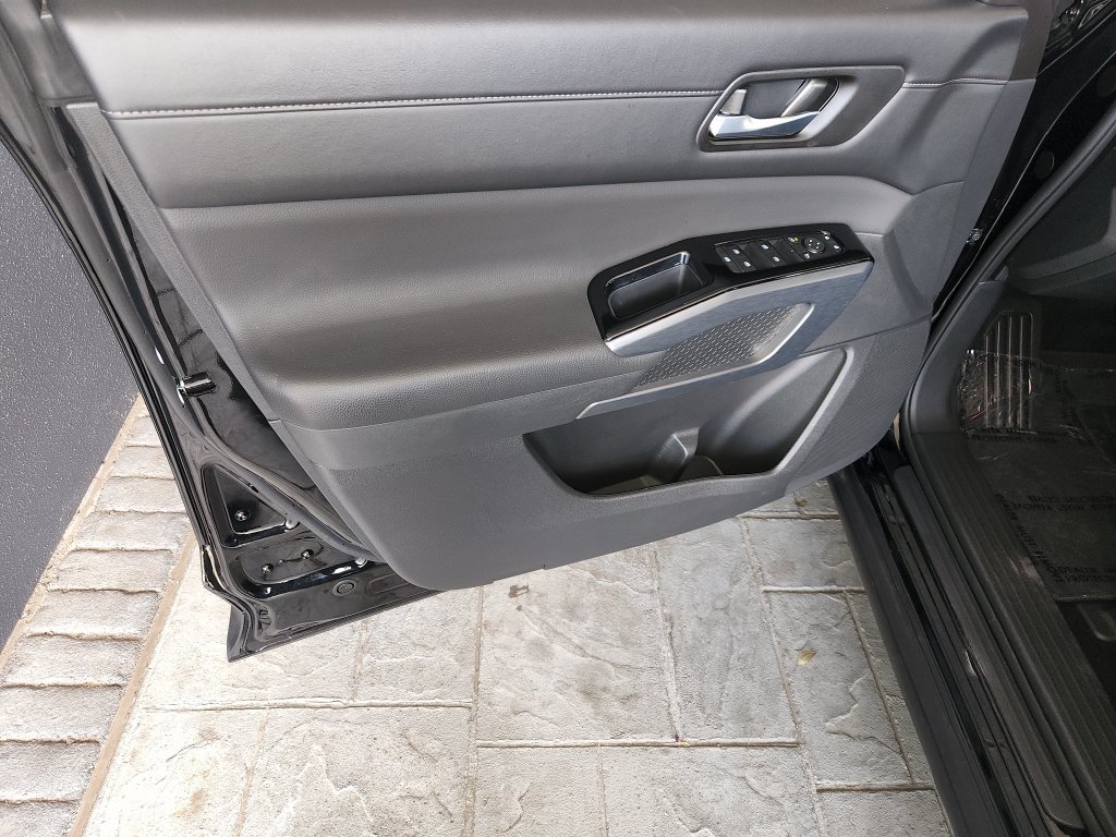 Used 2025 Nissan Pathfinder SL AWD/4WD image 31