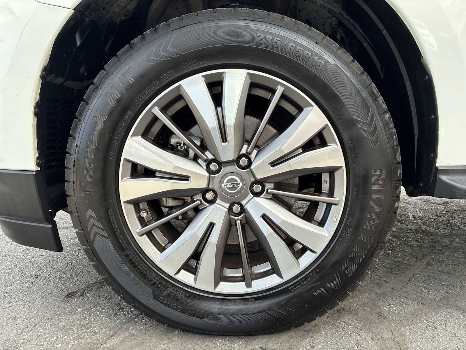 Used 2019 Nissan Pathfinder SL image 18