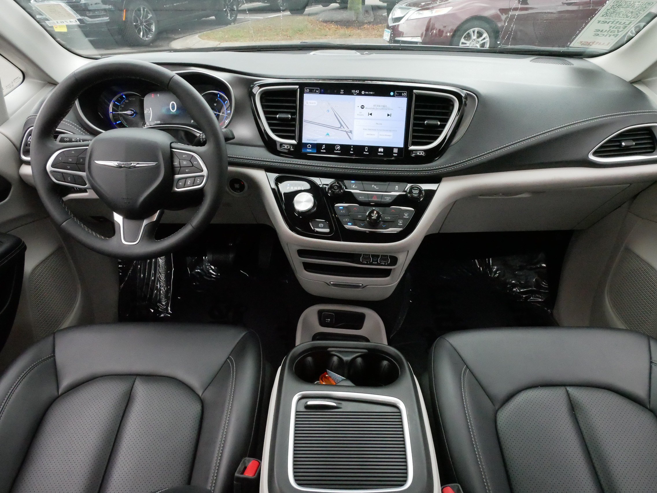 Used 2024 Chrysler Pacifica Limited FWD image 10