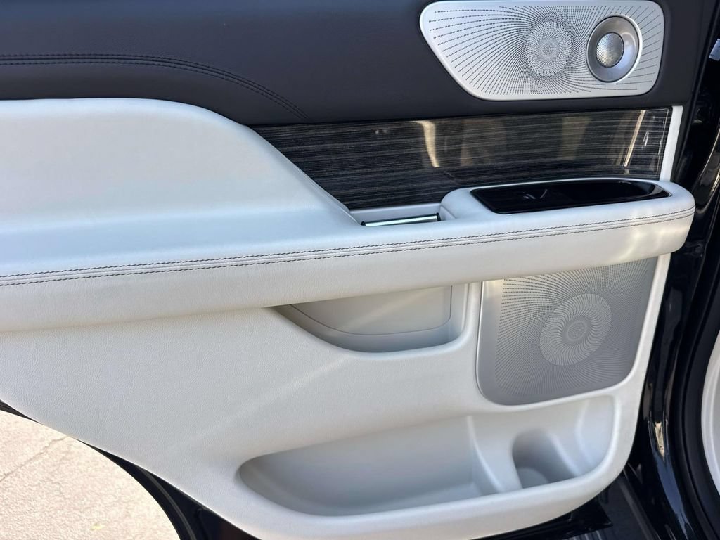 Certified 2022 Lincoln Navigator Black Label AWD/4WD image 9
