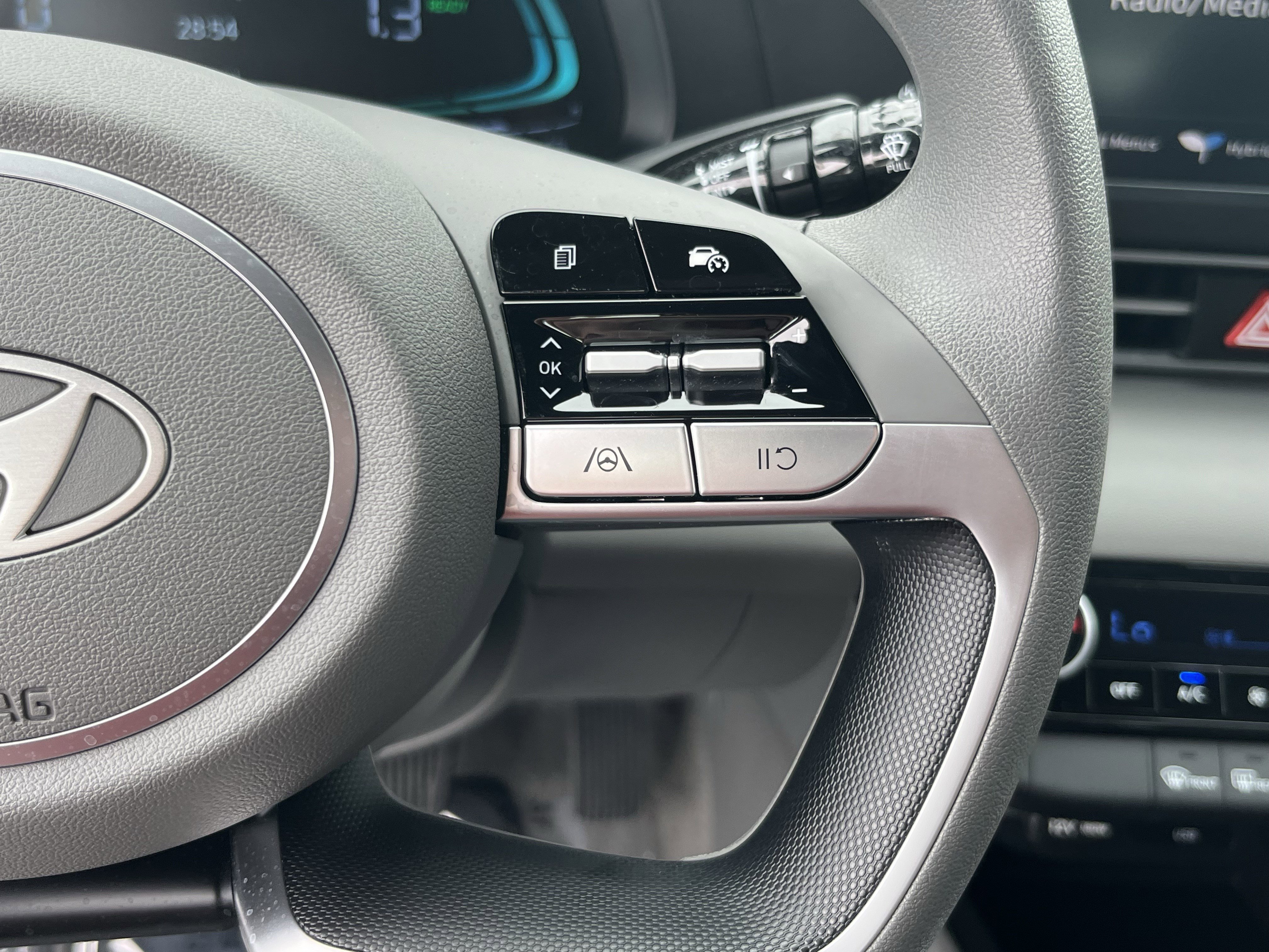Certified 2025 Hyundai Elantra Hybrid FWD image 22