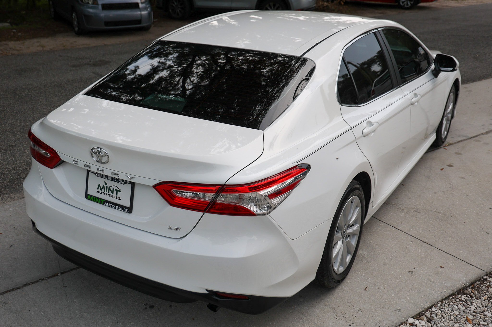 Used 2018 Toyota Camry LE FWD image 15