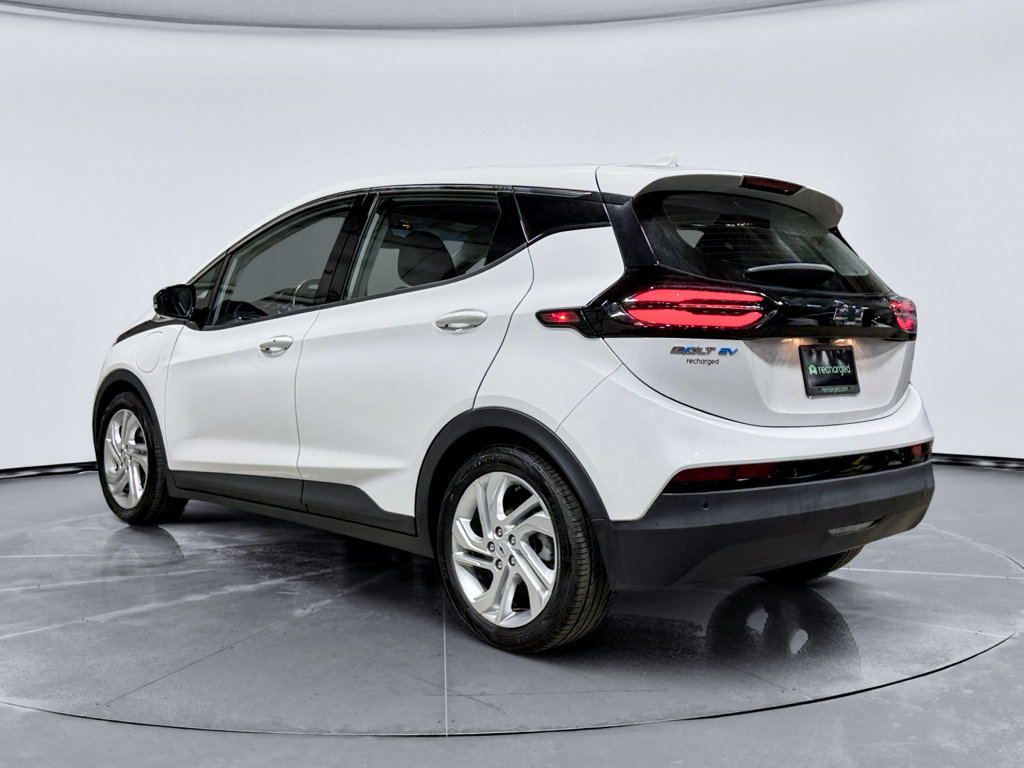 Used 2022 Chevrolet Bolt LT FWD image 2