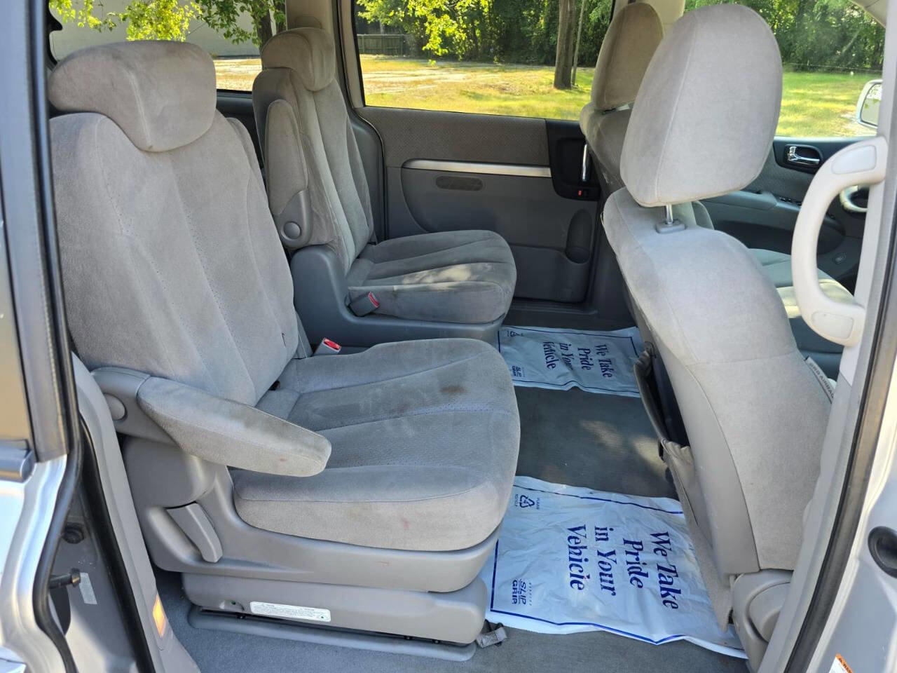 Used 2007 Hyundai Entourage GLS image 11