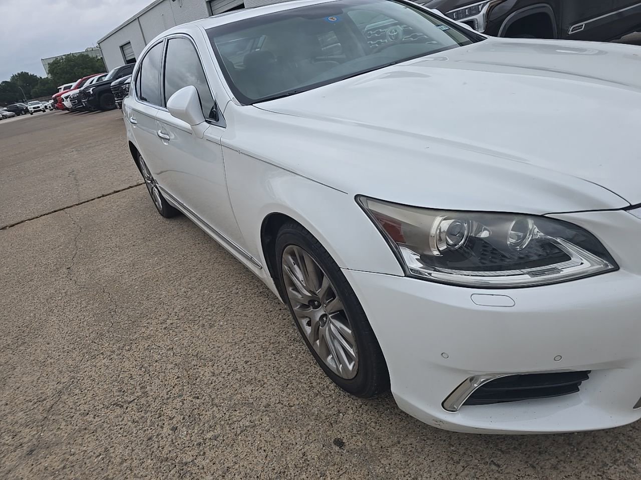 Used 2013 Lexus LS 460 w/ Comfort Pkg image 2