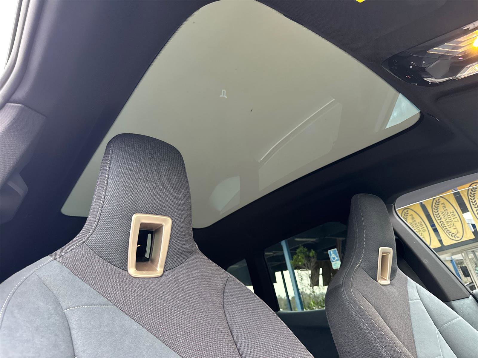 Used 2022 BMW iX xDrive50 w/ Dynamic Handling Package image 15