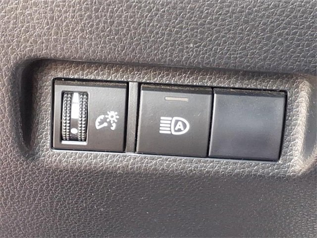 Used 2019 Toyota RAV4 LE image 20